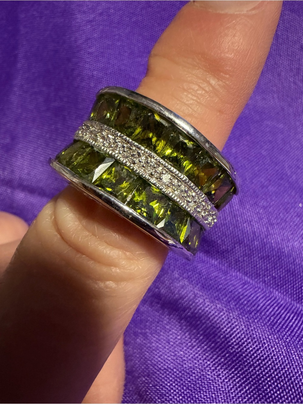 Brand new, never worn Park Lane statement ring, size 7. 💚✨